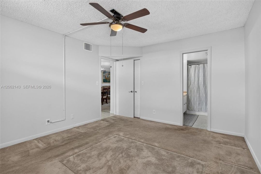 For Sale: $124,900 (2 beds, 2 baths, 1162 Square Feet)