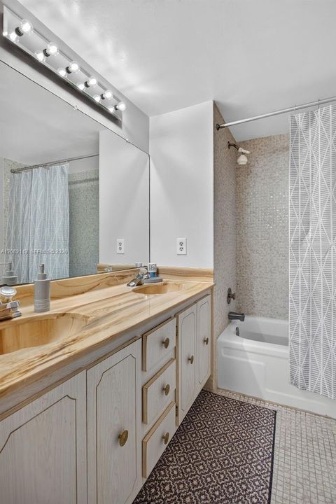 For Sale: $124,900 (2 beds, 2 baths, 1162 Square Feet)