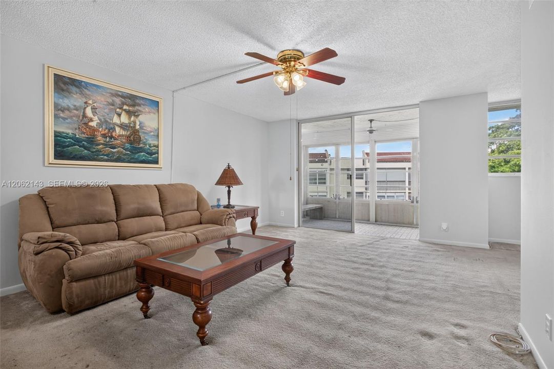 For Sale: $124,900 (2 beds, 2 baths, 1162 Square Feet)