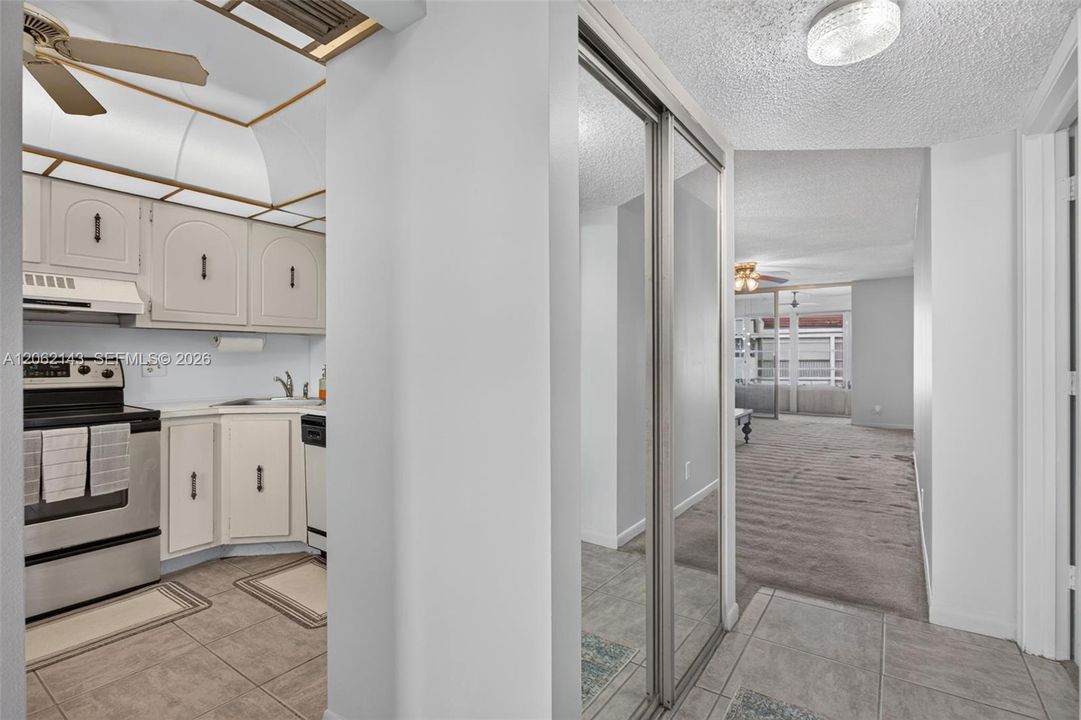 For Sale: $124,900 (2 beds, 2 baths, 1162 Square Feet)
