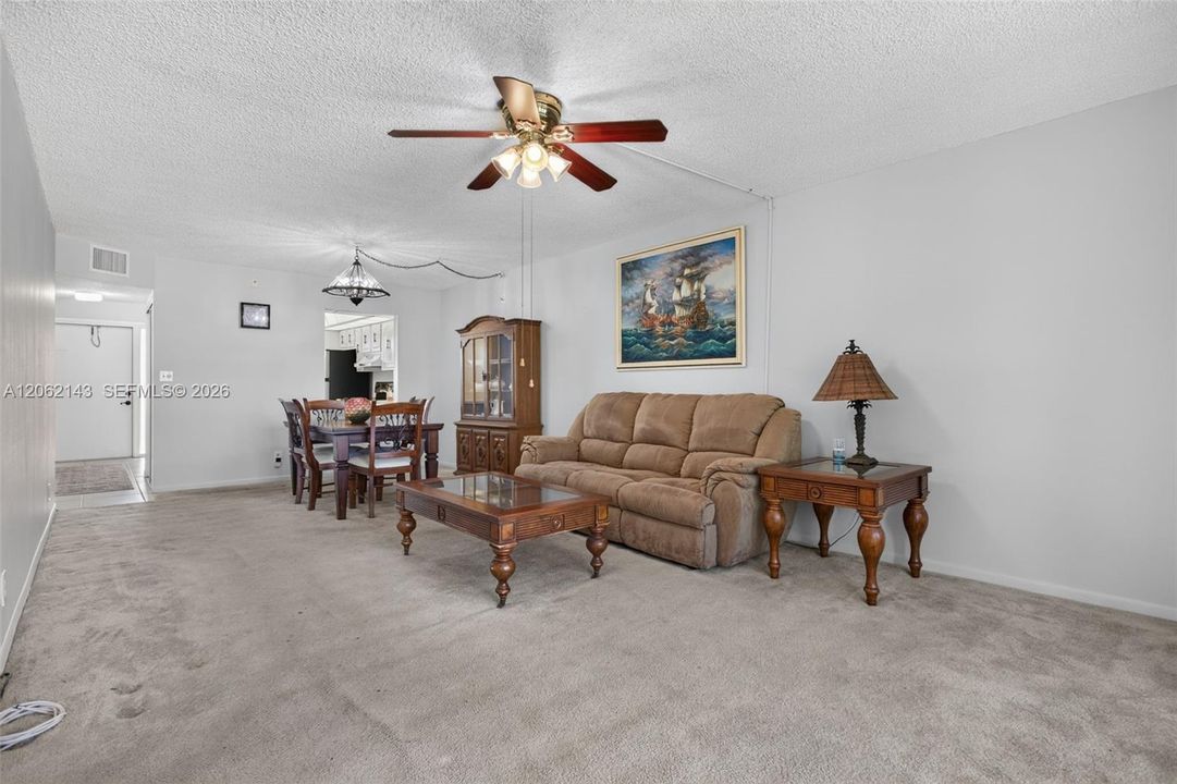 For Sale: $124,900 (2 beds, 2 baths, 1162 Square Feet)
