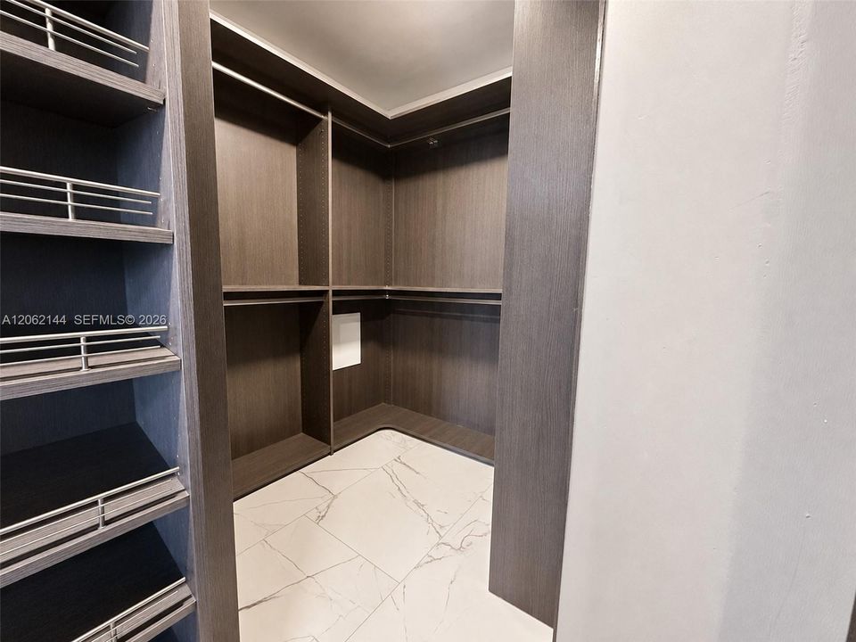 В аренду: $4,500 (3 спален, 2 ванн, 1414 Квадратных фут)