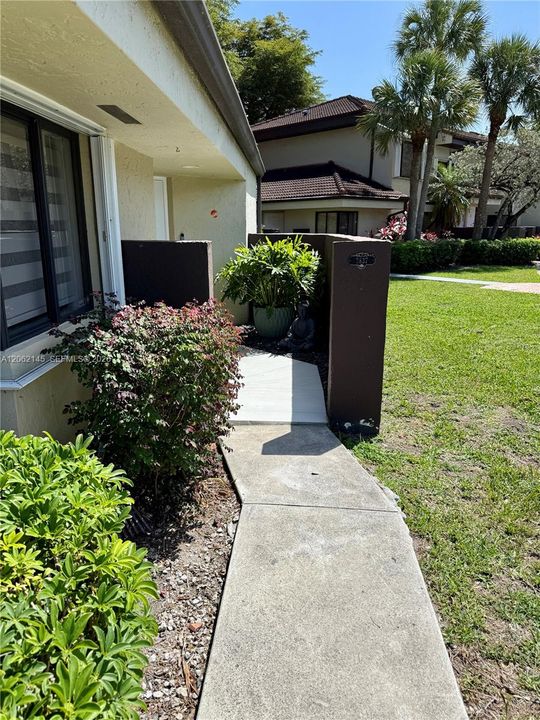 Corner Unit Private Entry Walkway