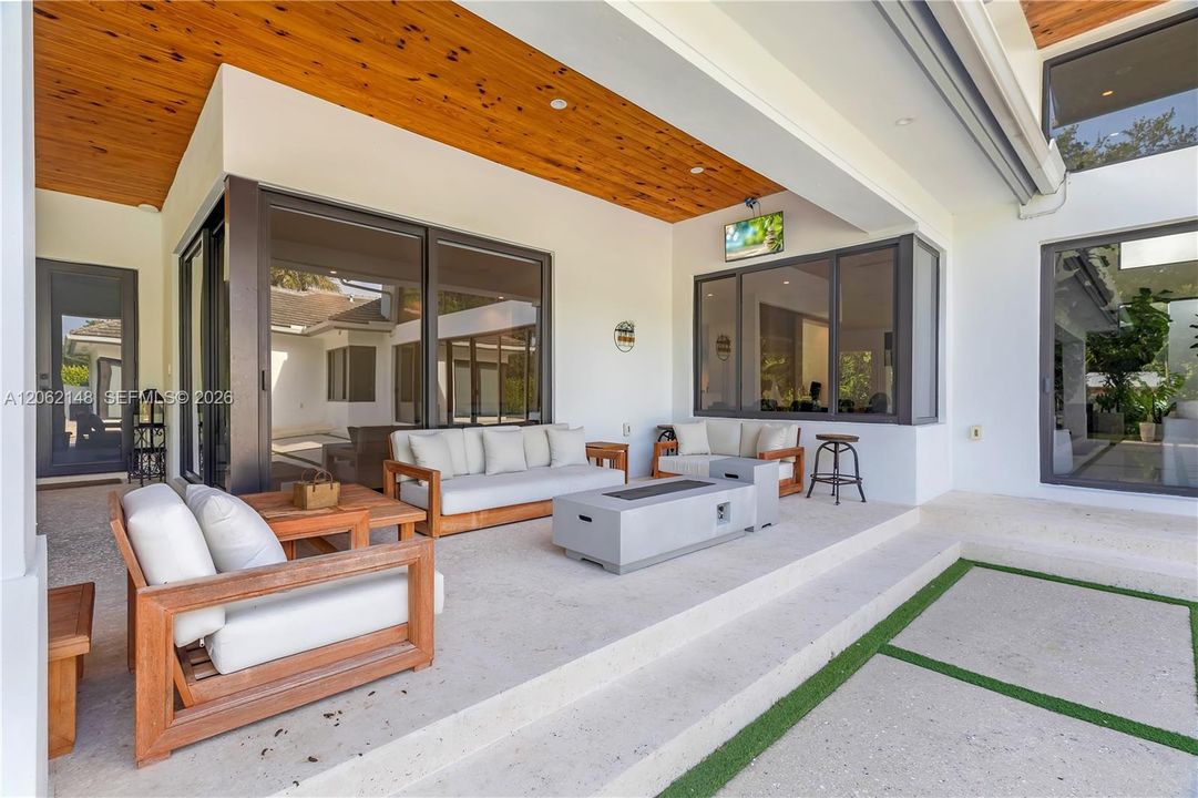 На продажу: $5,495,999 (6 спален, 6 ванн, 5759 Квадратных фут)