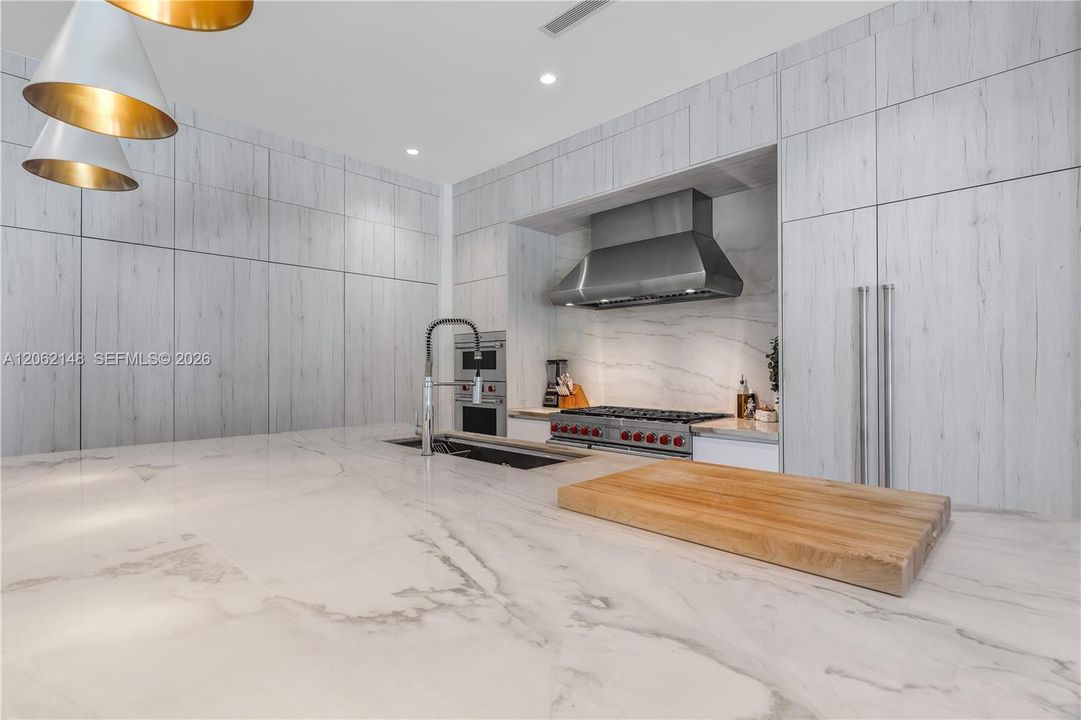 На продажу: $5,495,999 (6 спален, 6 ванн, 5759 Квадратных фут)