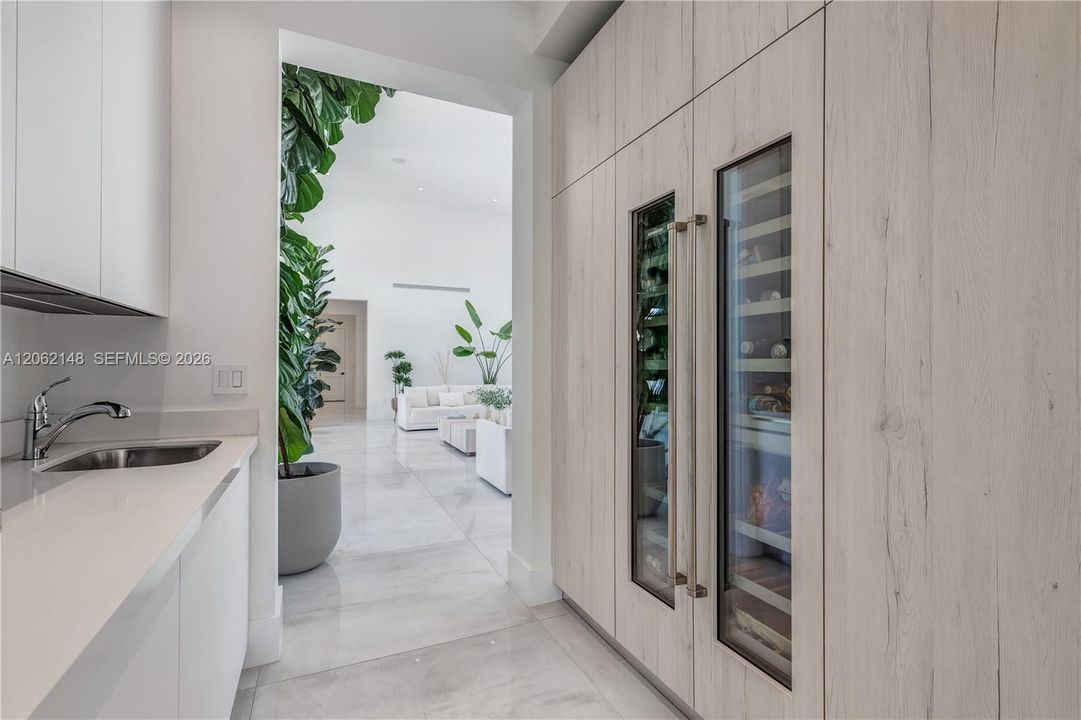 На продажу: $5,495,999 (6 спален, 6 ванн, 5759 Квадратных фут)
