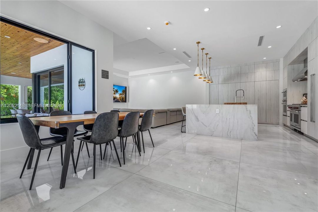 На продажу: $5,495,999 (6 спален, 6 ванн, 5759 Квадратных фут)
