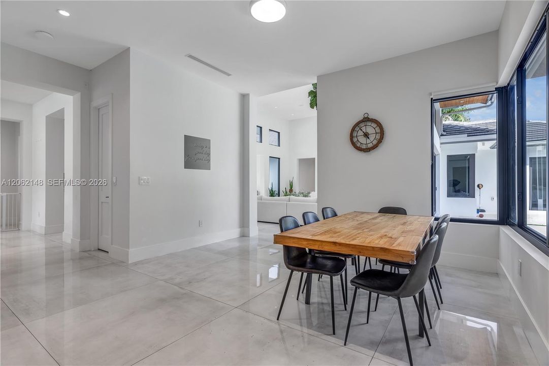 На продажу: $5,495,999 (6 спален, 6 ванн, 5759 Квадратных фут)