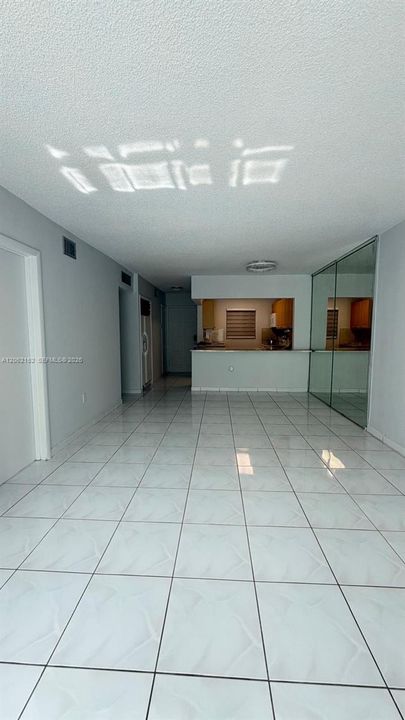 В аренду: $2,300 (2 спален, 2 ванн, 817 Квадратных фут)
