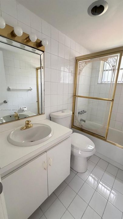 В аренду: $2,300 (2 спален, 2 ванн, 817 Квадратных фут)