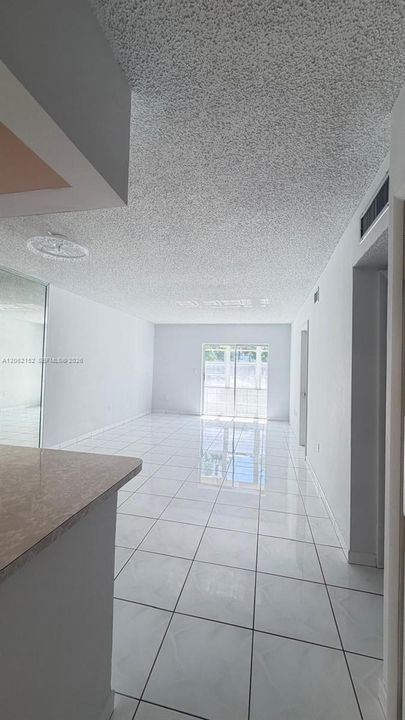 В аренду: $2,300 (2 спален, 2 ванн, 817 Квадратных фут)