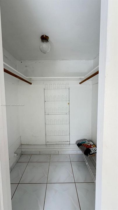 В аренду: $2,300 (2 спален, 2 ванн, 817 Квадратных фут)