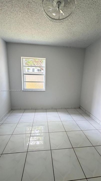 В аренду: $2,300 (2 спален, 2 ванн, 817 Квадратных фут)