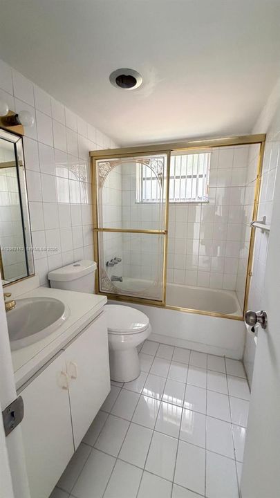 В аренду: $2,300 (2 спален, 2 ванн, 817 Квадратных фут)