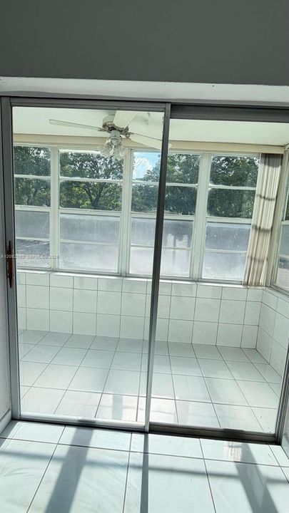 В аренду: $2,300 (2 спален, 2 ванн, 817 Квадратных фут)