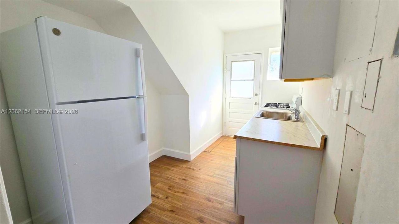 For Rent: $2,000 (1 beds, 1 baths, 592 Square Feet)