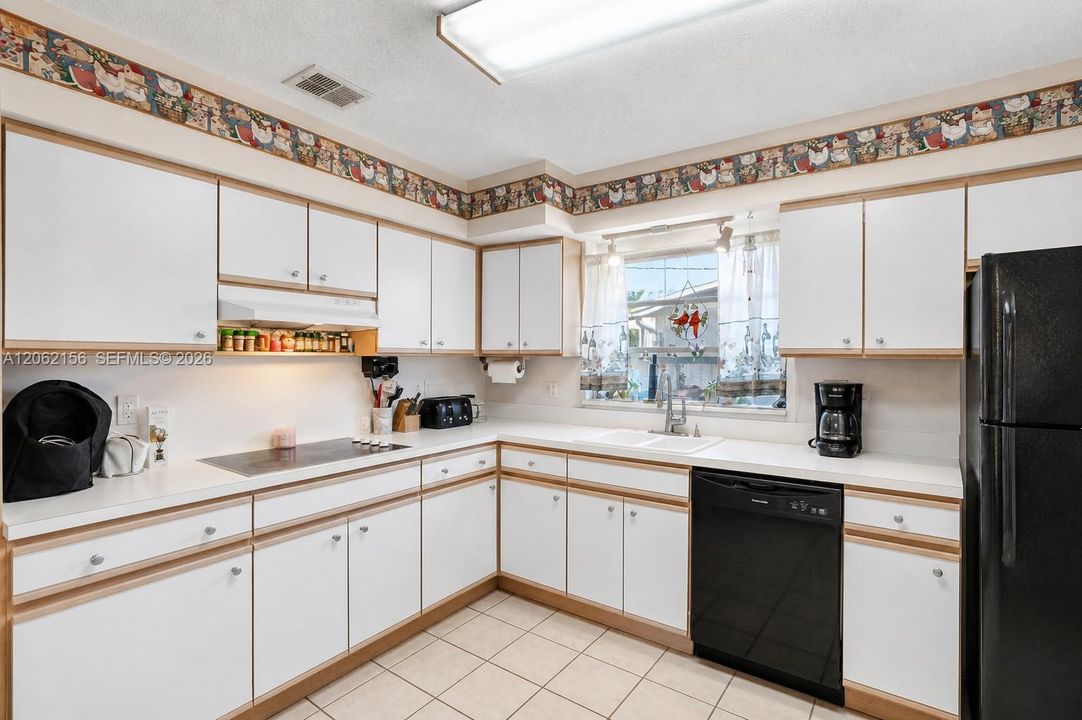 На продажу: $650,000 (3 спален, 2 ванн, 1580 Квадратных фут)