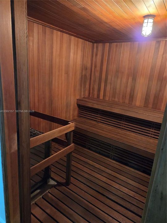 На продажу: $314,900 (2 спален, 2 ванн, 1130 Квадратных фут)