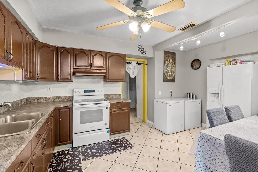 KITCHEN