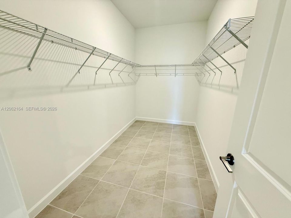 В аренду: $3,350 (3 спален, 2 ванн, 1758 Квадратных фут)