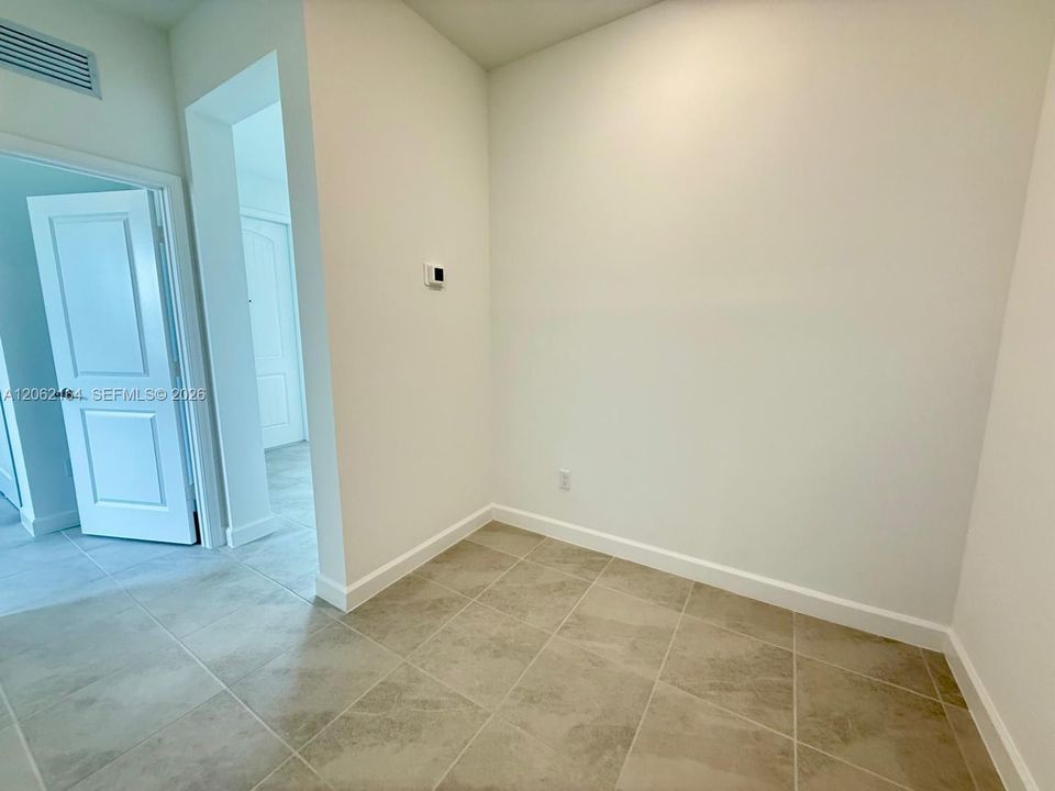 В аренду: $3,350 (3 спален, 2 ванн, 1758 Квадратных фут)