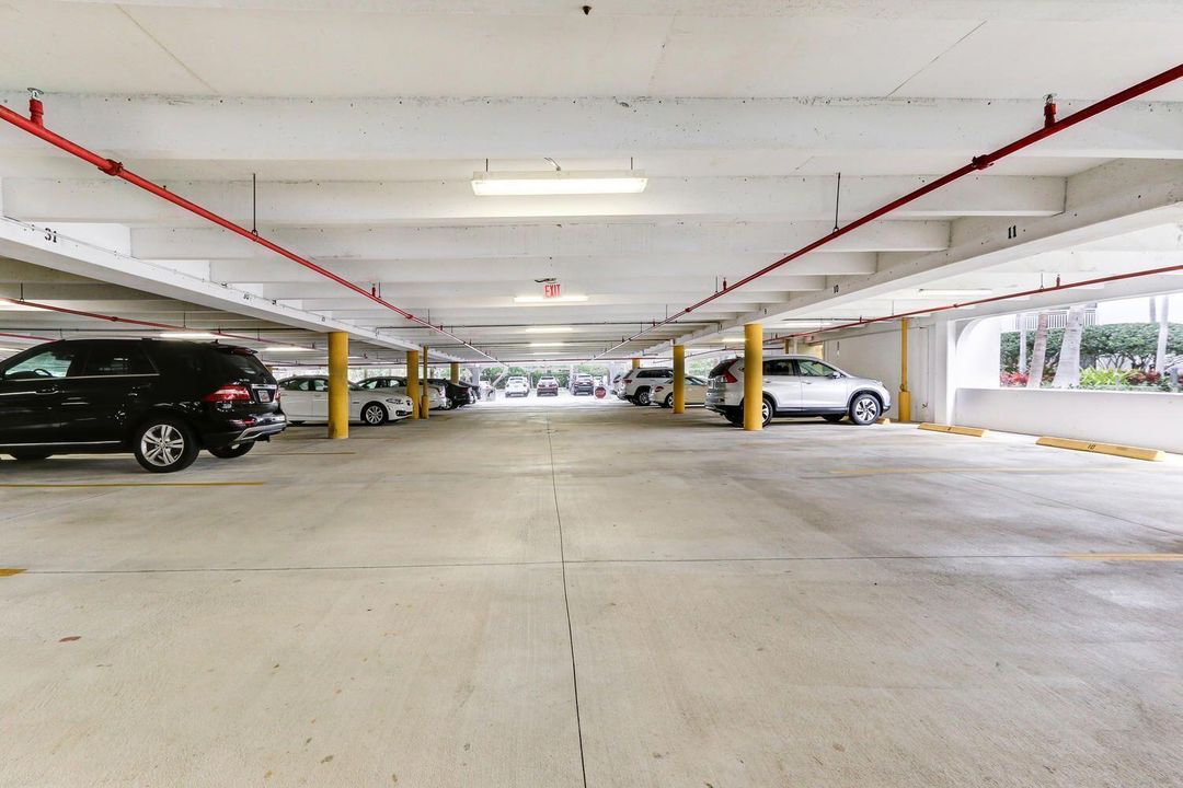 34. Garage
