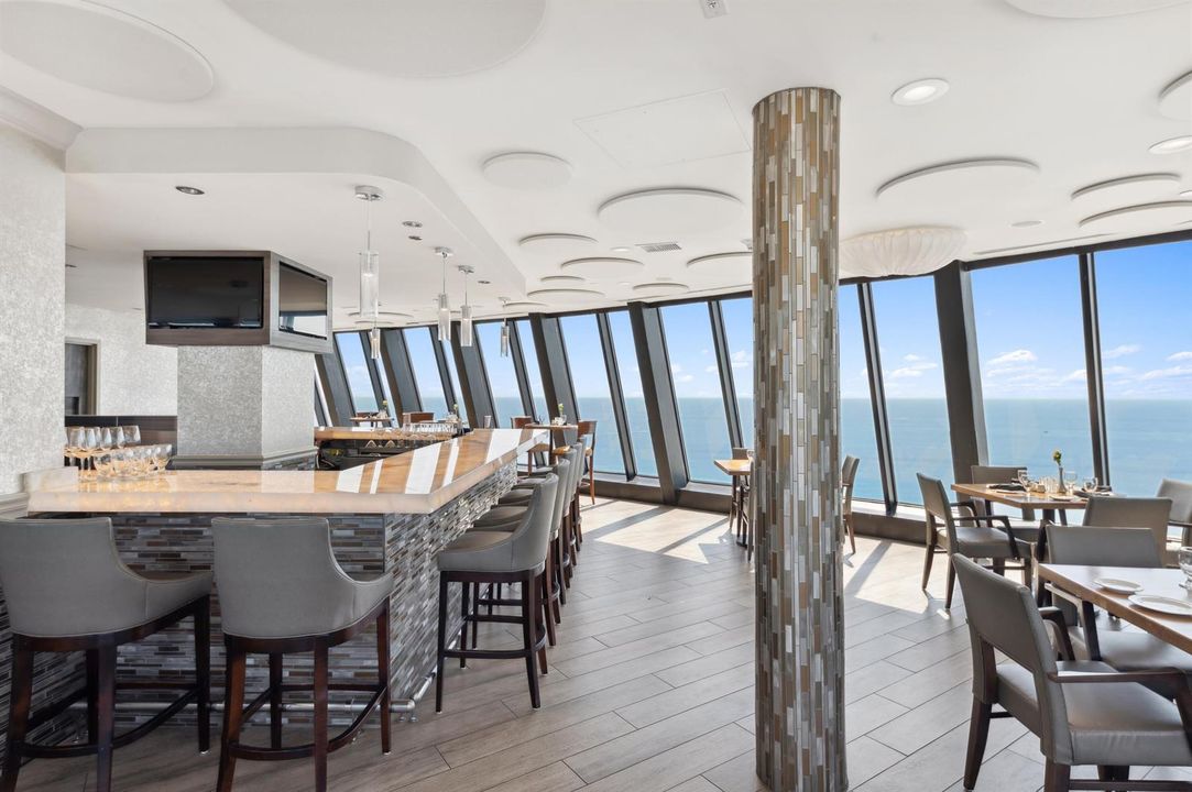 30. Marquis Lounge