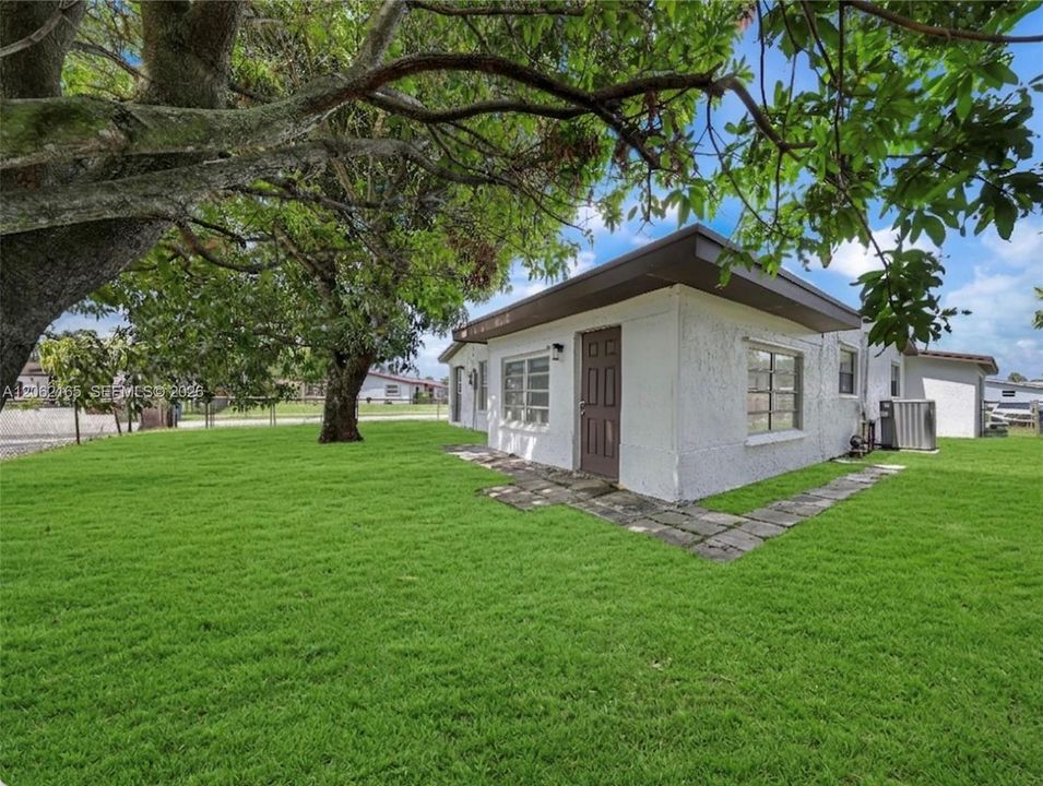 На продажу: $532,900 (4 спален, 2 ванн, 1420 Квадратных фут)