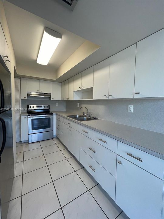 В аренду: $2,350 (2 спален, 2 ванн, 1170 Квадратных фут)