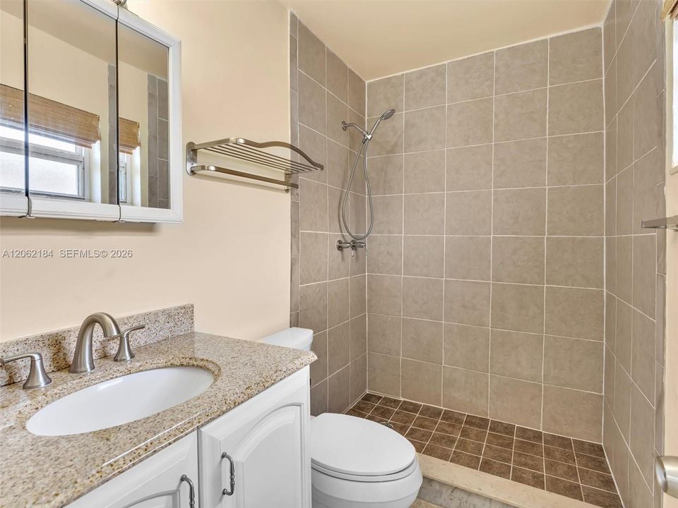 На продажу: $335,000 (2 спален, 2 ванн, 1257 Квадратных фут)