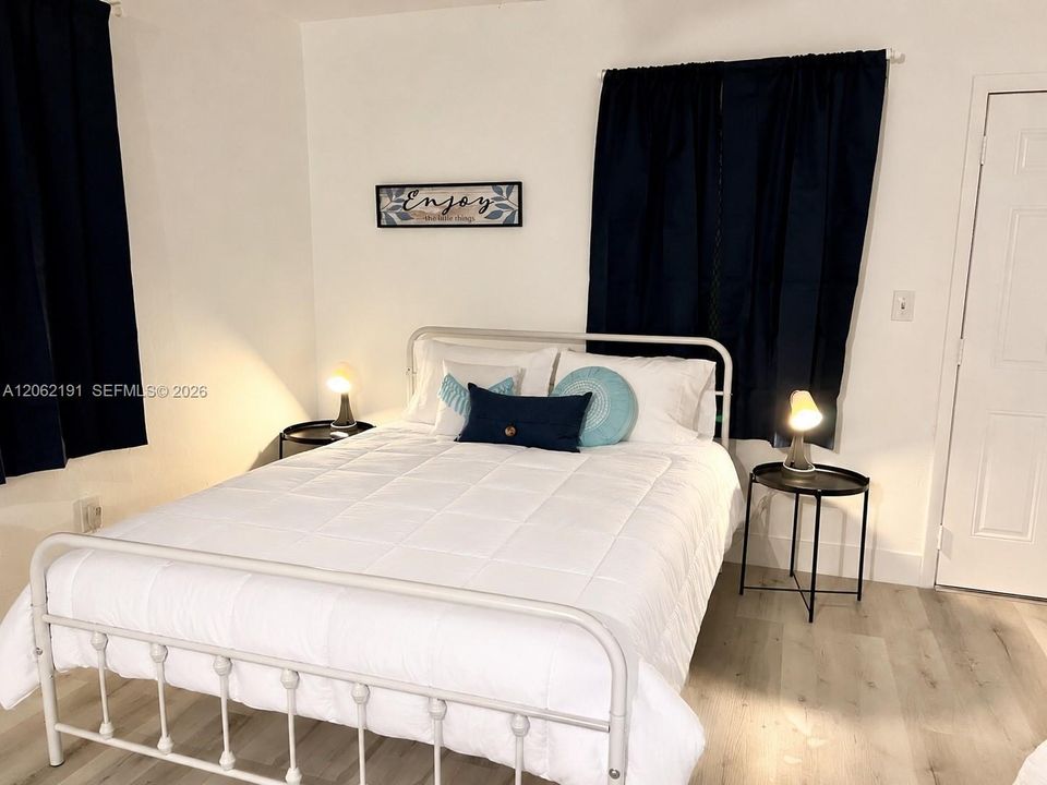В аренду: $1,900 (0 спален, 1 ванн, 360 Квадратных фут)