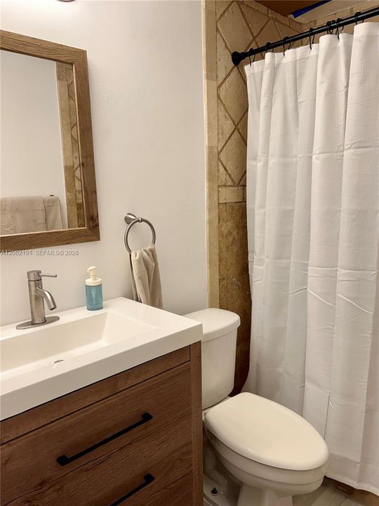В аренду: $1,900 (0 спален, 1 ванн, 360 Квадратных фут)