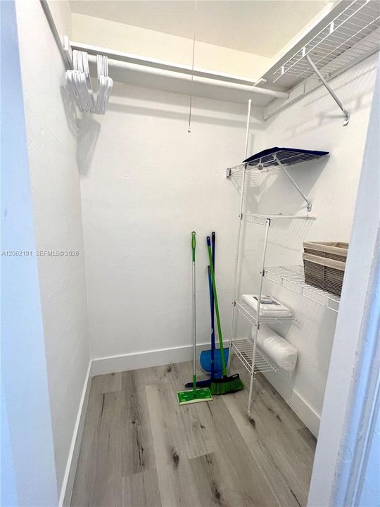 В аренду: $1,900 (0 спален, 1 ванн, 360 Квадратных фут)