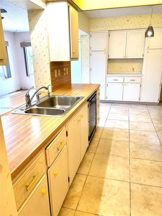 На продажу: $385,000 (2 спален, 2 ванн, 1629 Квадратных фут)