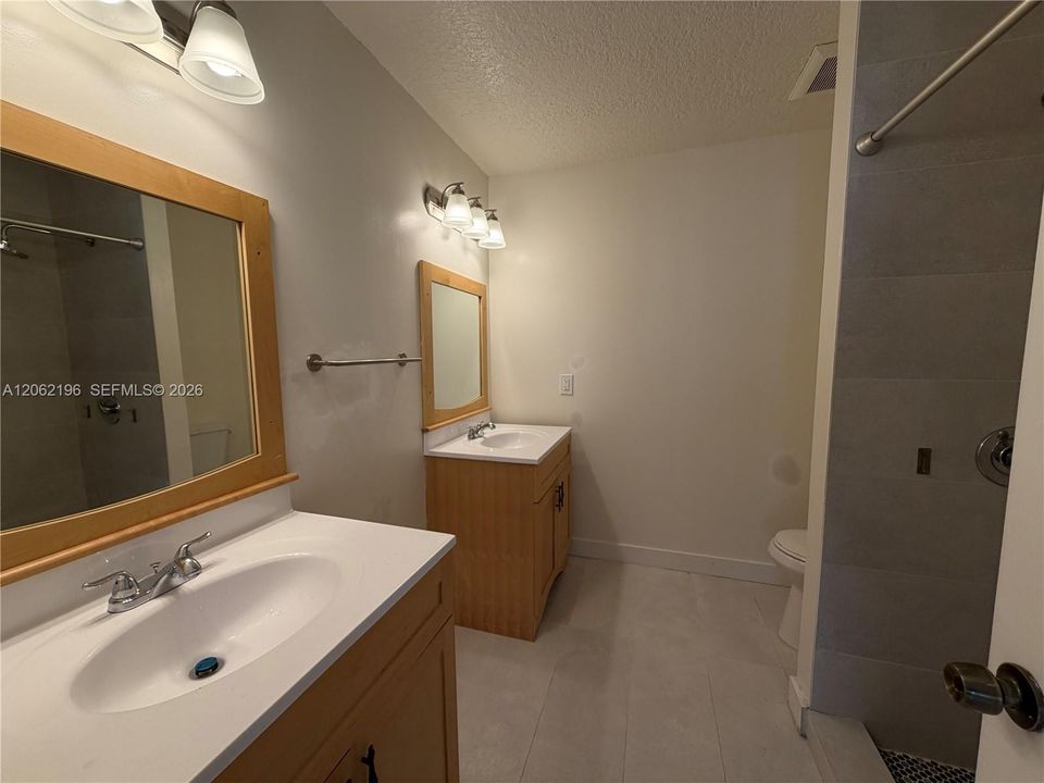 En Renta: $4,700 (4 camas, 3 baños, 2009 Pies cuadrados)