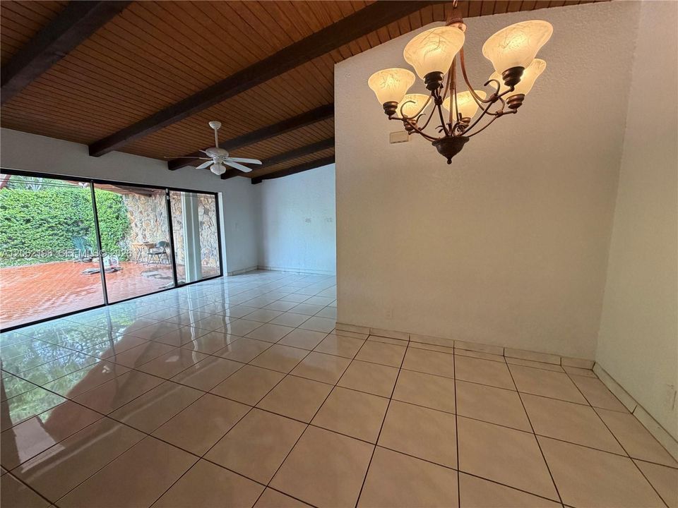 En Renta: $4,700 (4 camas, 3 baños, 2009 Pies cuadrados)