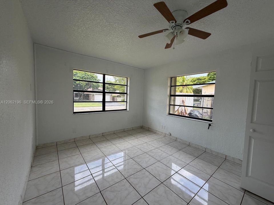 En Renta: $4,700 (4 camas, 3 baños, 2009 Pies cuadrados)