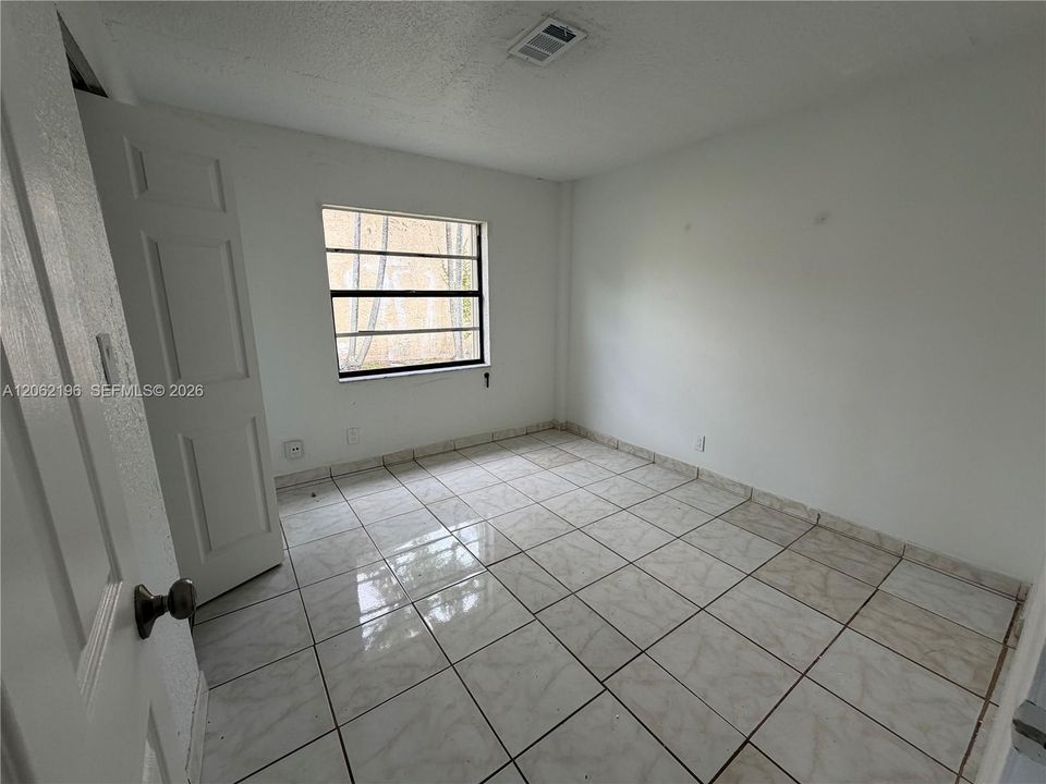 En Renta: $4,700 (4 camas, 3 baños, 2009 Pies cuadrados)