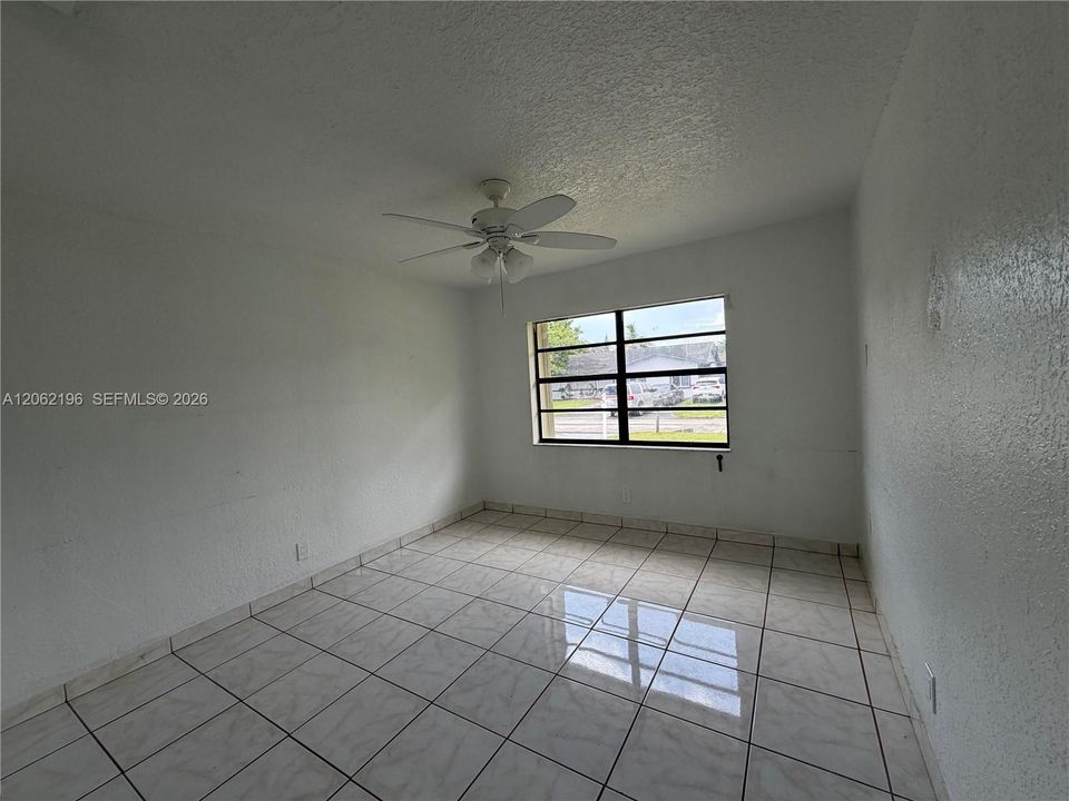 En Renta: $4,700 (4 camas, 3 baños, 2009 Pies cuadrados)