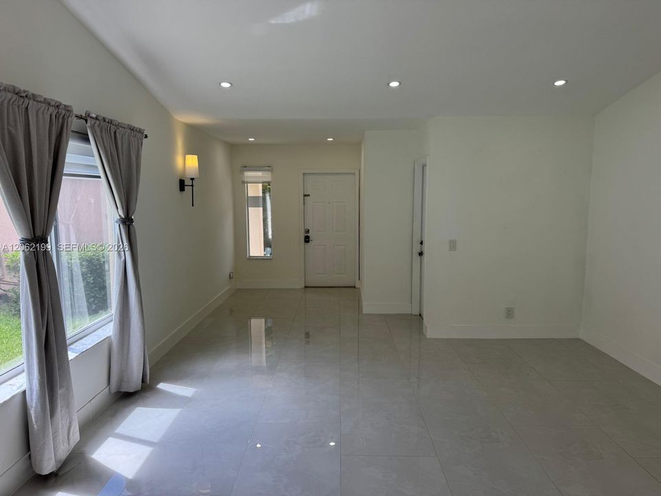 В аренду: $4,500 (3 спален, 2 ванн, 1522 Квадратных фут)