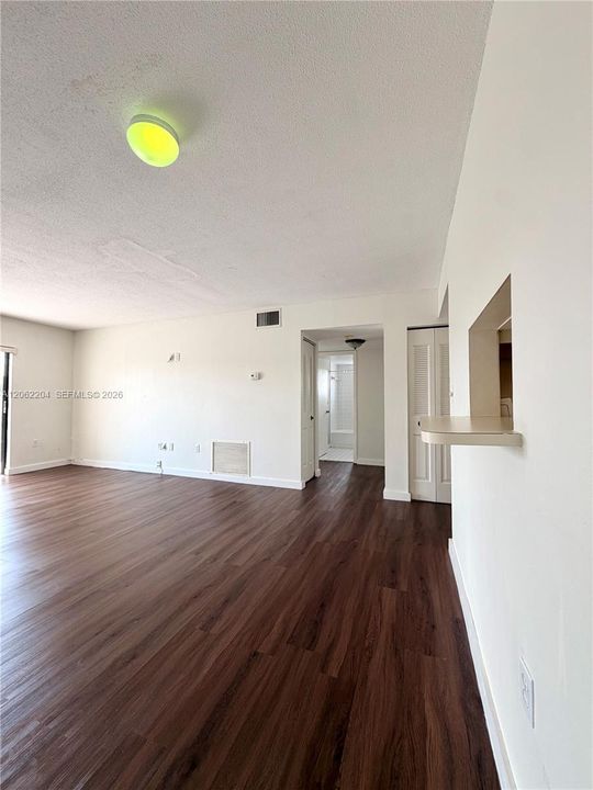 В аренду: $2,100 (2 спален, 1 ванн, 890 Квадратных фут)