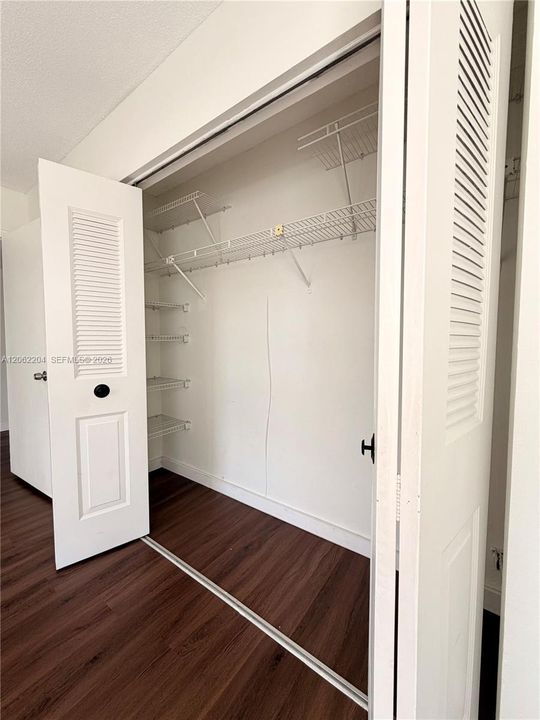 В аренду: $2,100 (2 спален, 1 ванн, 890 Квадратных фут)