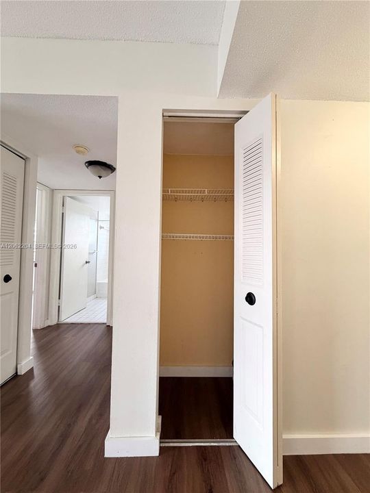 В аренду: $2,100 (2 спален, 1 ванн, 890 Квадратных фут)