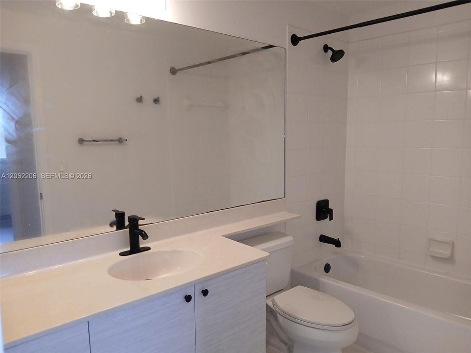 В аренду: $3,800 (3 спален, 2 ванн, 1710 Квадратных фут)