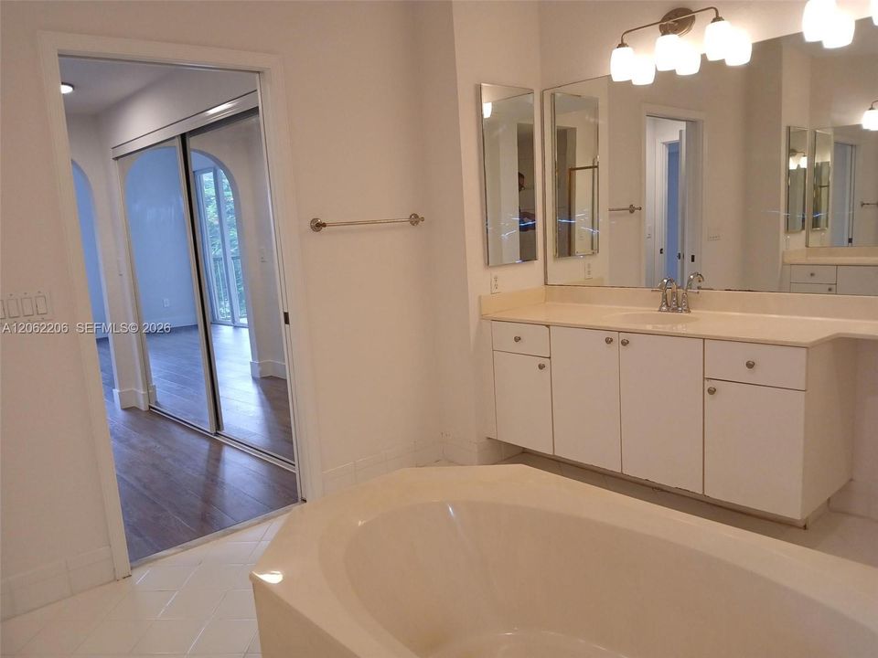 В аренду: $3,800 (3 спален, 2 ванн, 1710 Квадратных фут)