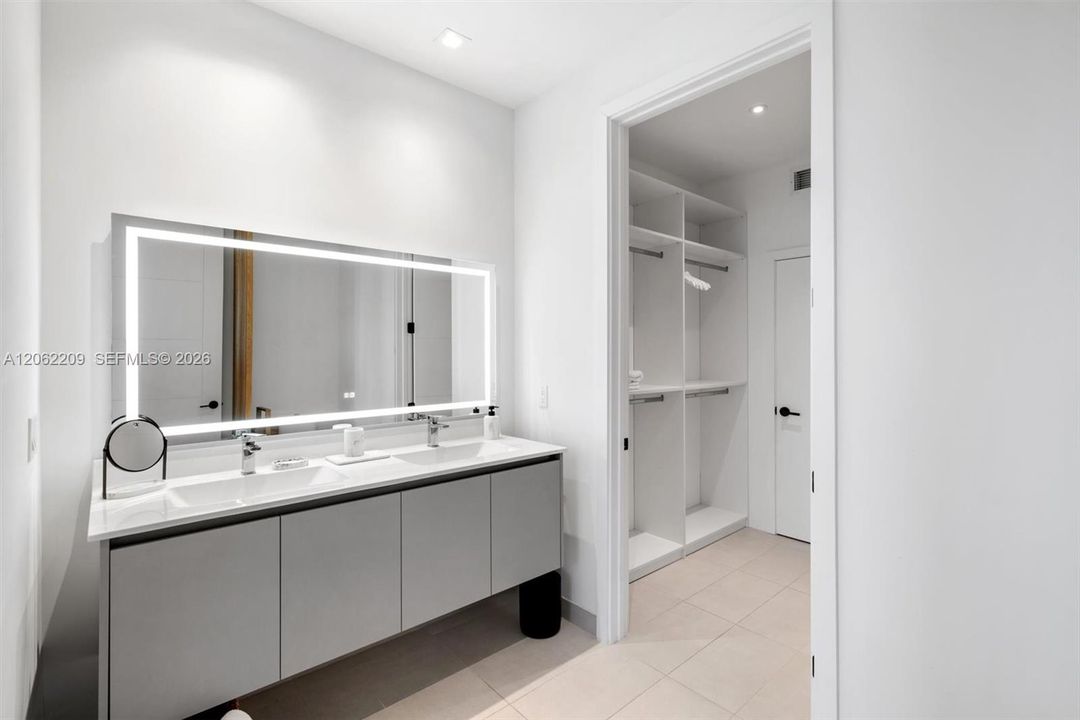 В аренду: $3,950 (1 спален, 1 ванн, 721 Квадратных фут)