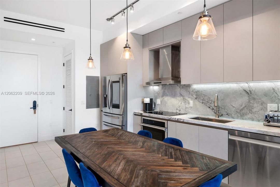 В аренду: $3,950 (1 спален, 1 ванн, 721 Квадратных фут)