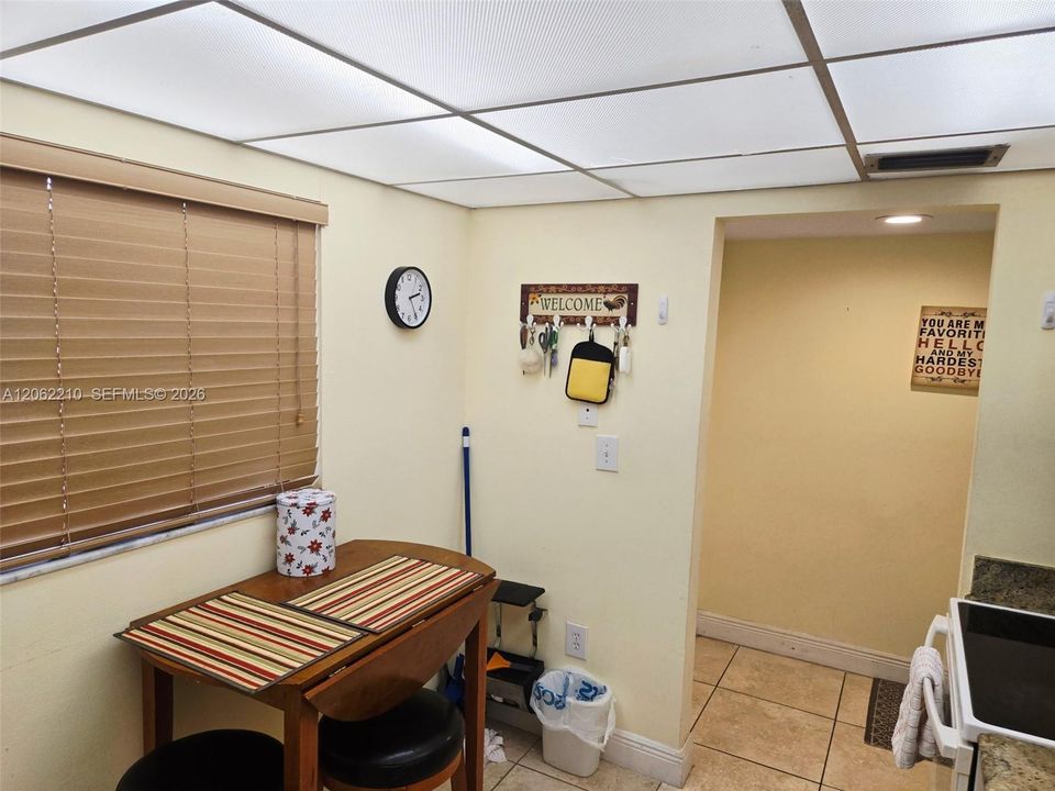 For Sale: $275,000 (2 beds, 2 baths, 965 Square Feet)