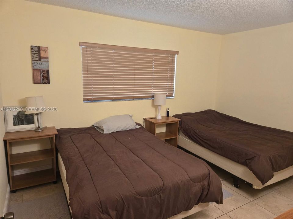 For Sale: $275,000 (2 beds, 2 baths, 965 Square Feet)