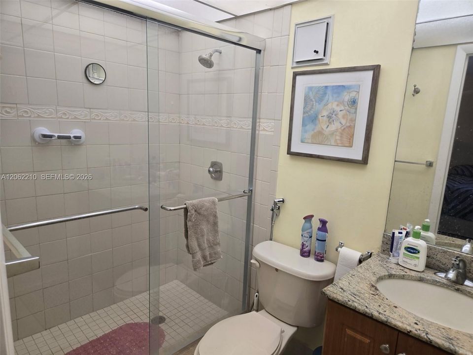For Sale: $275,000 (2 beds, 2 baths, 965 Square Feet)